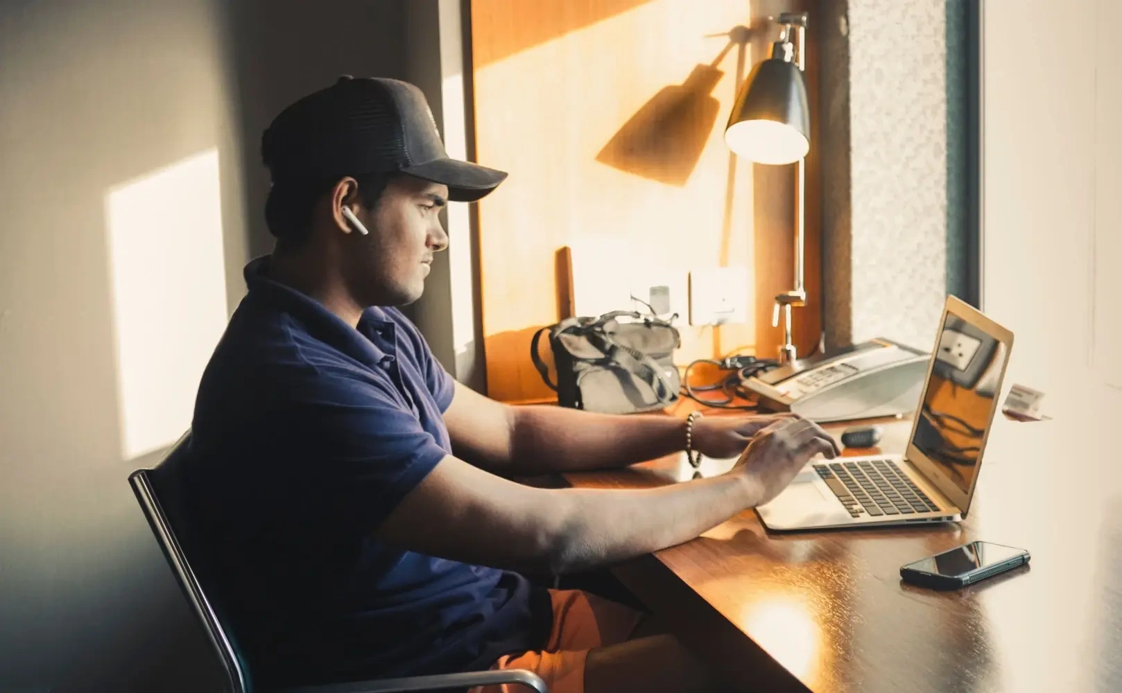 Sidder du meget ved computeren? Her er 7 ting du bør gøre for at passe godt på dig selv post thumbnail image